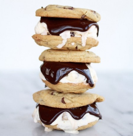 Free Kindle Book: 34 Cut Out Cookie Recipes