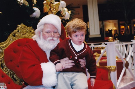 Free 4x6 Photo with Santa + Magnet Frame (Walgreens)