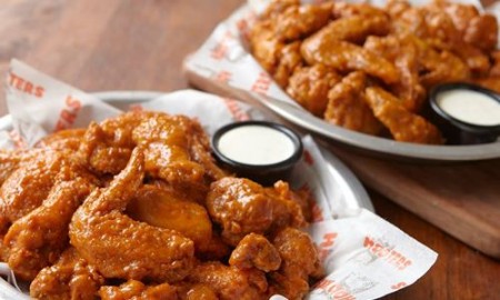 Free Mothers Day Meal at Hooters (5/10 Only)