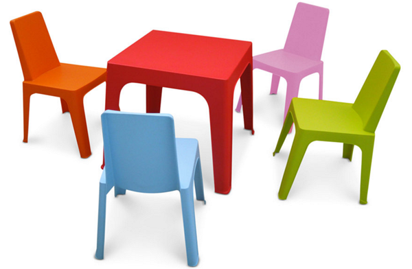 $89.10 (Reg $199) Kids Table & 4 Chair Set