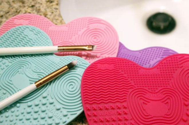 make-up-brush-pad