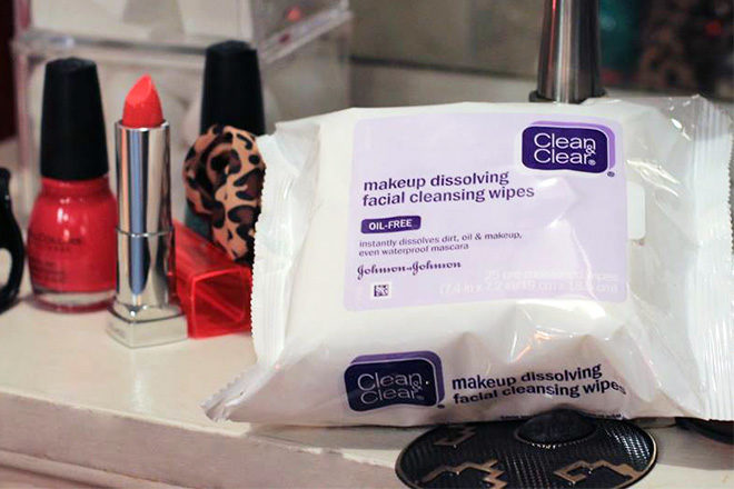 *HOT* $1.29 (Reg $6) Clean & Clear Makeup Cleansing Wipes at Walgreens (Today Only!)