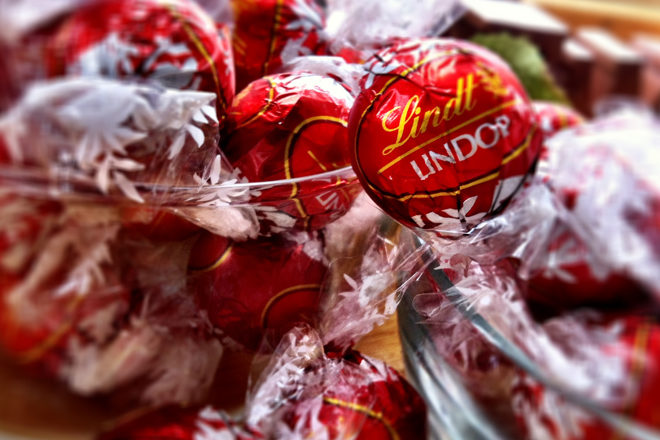 $17.77 (Reg $28) Lindt Milk Chocolate Truffles 120-Count + FREE Shipping