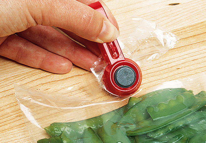 FREE FoodSaver Bag Cutter, Magnet & Coupons (Simply Register Product!)