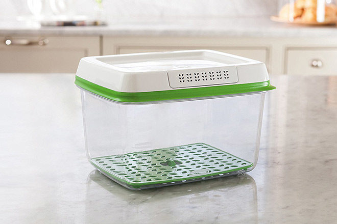 Rubbermaid FreshWorks Food Storage Container Only $7.91 (Regularly $16)