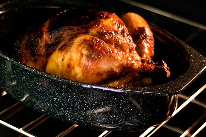 Amazon: Granite Ware Covered Oval Roaster JUST $5.91 (Regularly $15)