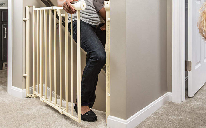 Evenflo Top of Stairs Gate ONLY $34.99 on Amazon + FREE Shipping (Regularly $65)