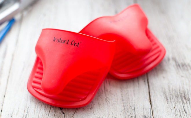 Instant Pot Mini Mitts Only $3.48 (Reg $10)