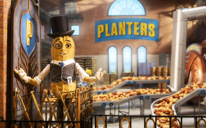Planters Salted Caramel Peanuts 8-Pack JUST $9.50 (Reg $10) + FREE Shipping on Amazon