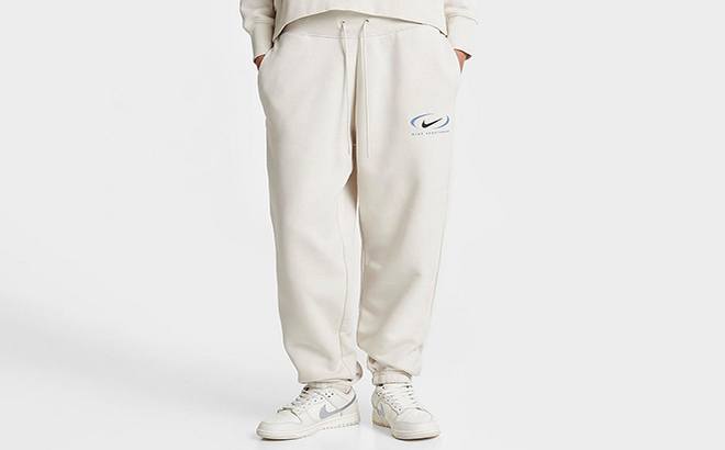 nike oversized fleece joggers